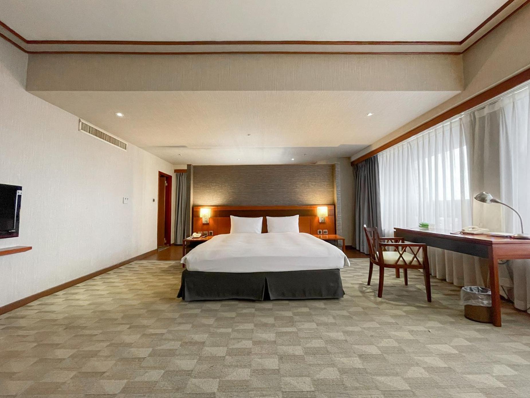 Guide Hotel Hsinchu Zhongyang Exterior photo